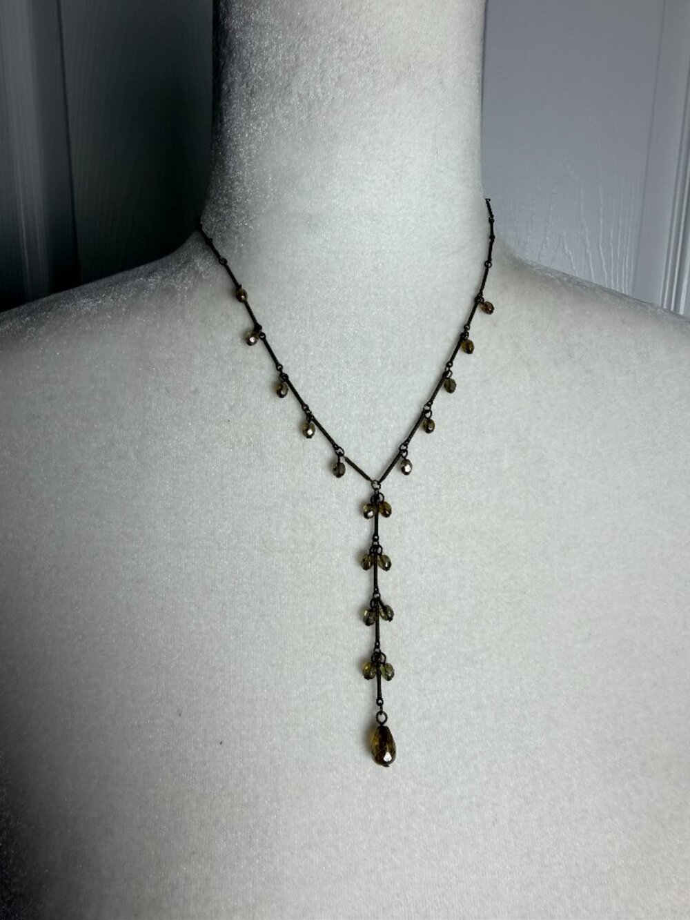 Vintage Cookie Lee Green Gold Neutral Crystal Bead Drop Lariat Necklace